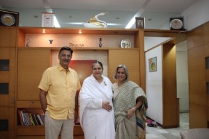 8) Suresh Oberoi with wife 